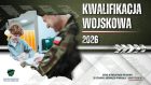 zdjęcie żołnierza i młodego mężczyzny w cywilu